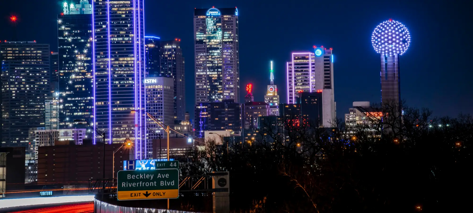 Dallas skyline and Reunion Tower at night