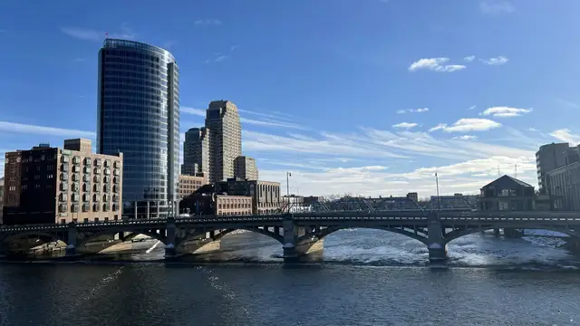 Grand Rapids skyline and bridge over the Grand River