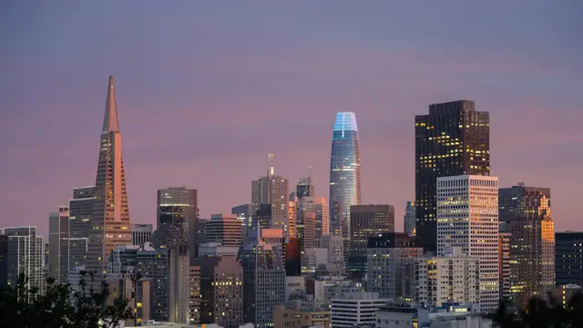 San Francisco skyline with Salesforce Tower at dusk