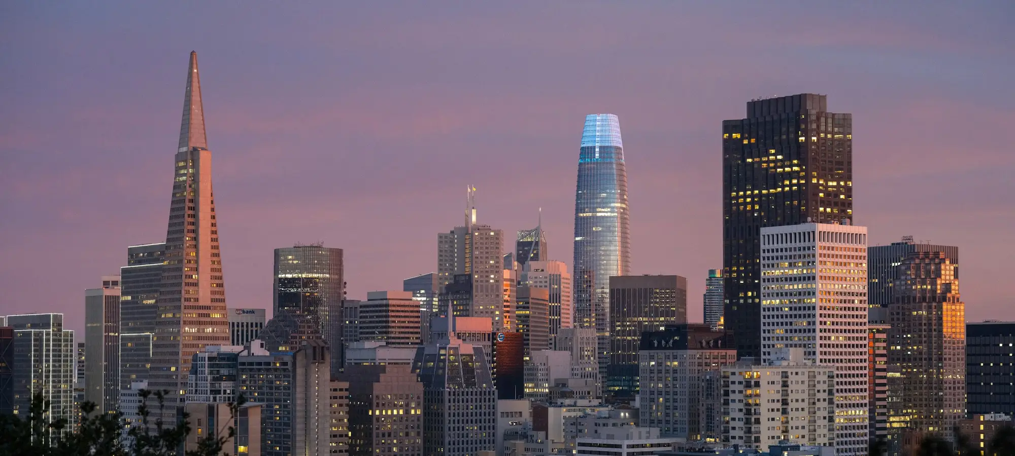 San Francisco skyline with Salesforce Tower at dusk